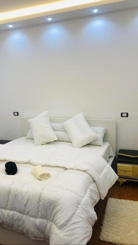 شقه مفروشه مودرن بأرقي اماكن الزمالك Apartamento *